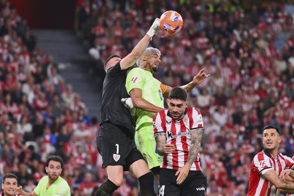 沪媒：柔佛48次射门无法叩开海港大门，替补门将陈威一战封神